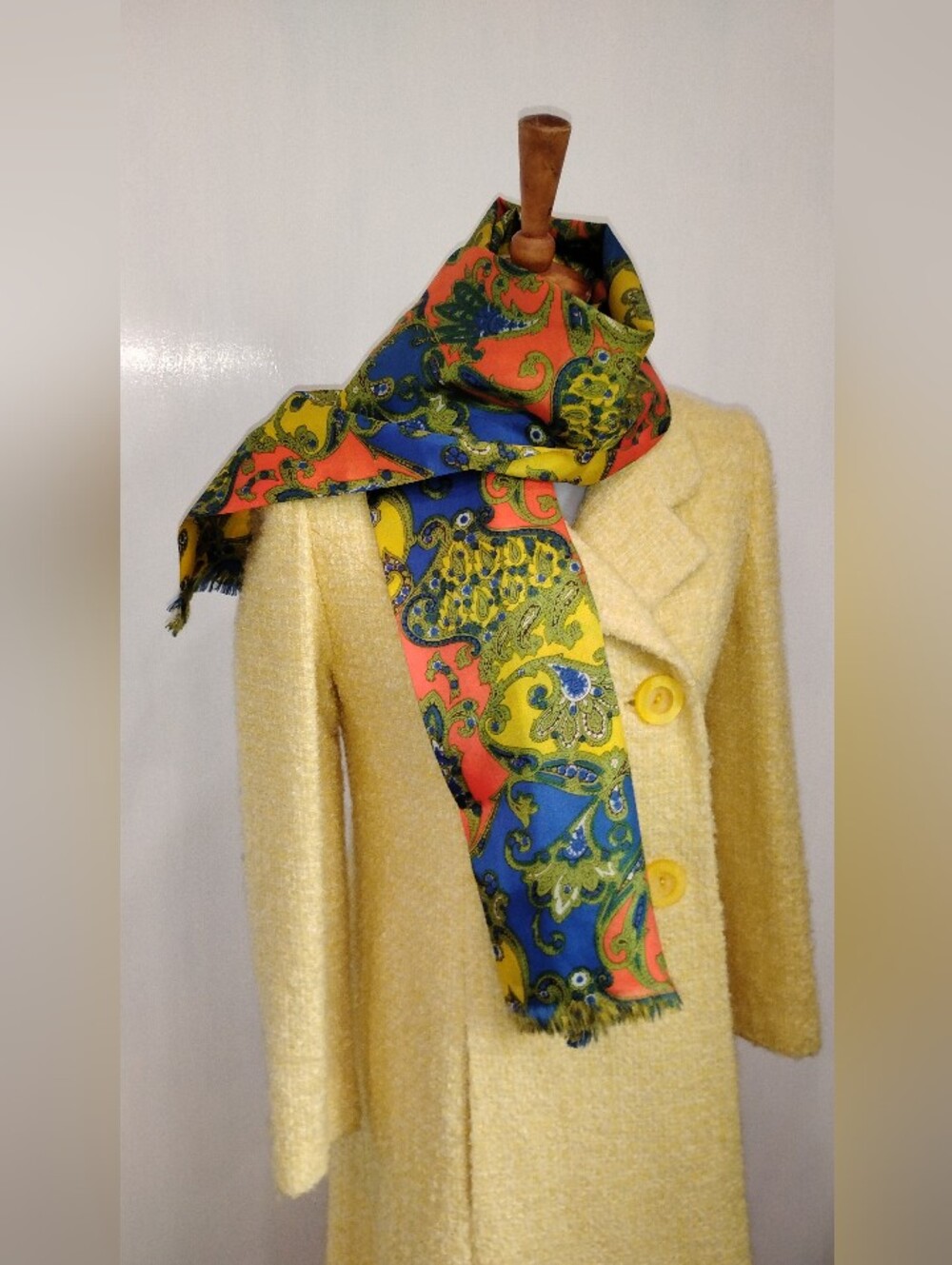 BUTTER YELLOW VINTAGE COAT - Picture 12 of 13